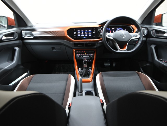 フォルクスワーゲン Ｔ‐クロス ＴＳＩ　１ｓｔ　プラス