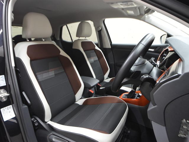 フォルクスワーゲン Ｔ‐クロス ＴＳＩ　１ｓｔ　プラス