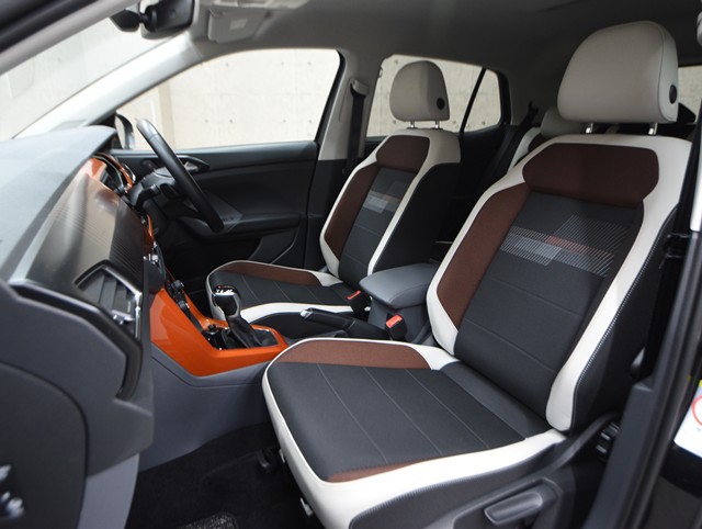 フォルクスワーゲン Ｔ‐クロス ＴＳＩ　１ｓｔ　プラス