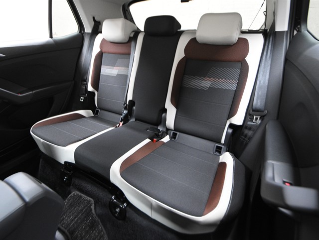 フォルクスワーゲン Ｔ‐クロス ＴＳＩ　１ｓｔ　プラス