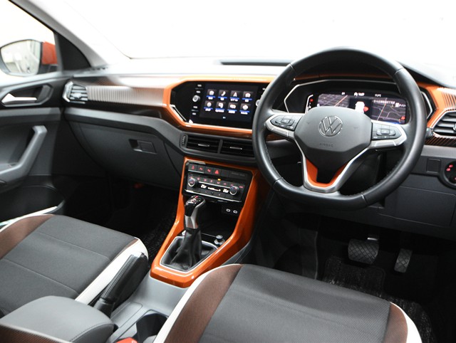 フォルクスワーゲン Ｔ‐クロス ＴＳＩ　１ｓｔ　プラス