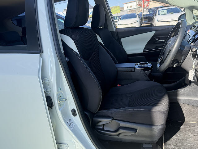 トヨタ プリウスアルファ Ｓ　チューンブラック２