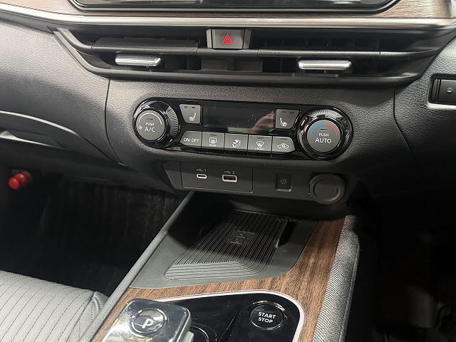 ニッサン オーラ Ｇ　レザーエディション