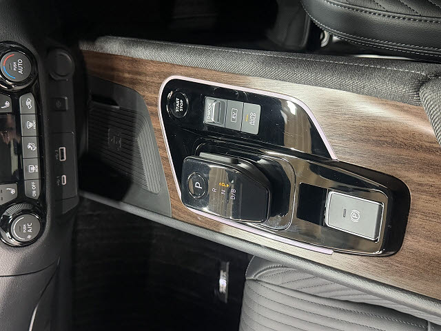 ニッサン オーラ Ｇ　レザーエディション