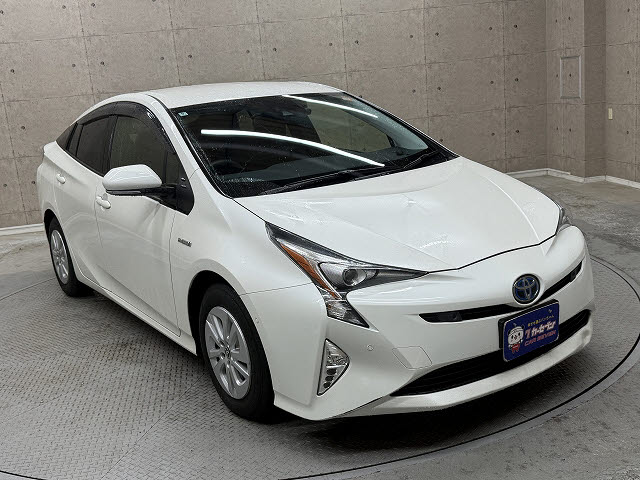 トヨタ プリウス Ｓ　セーフティプラス