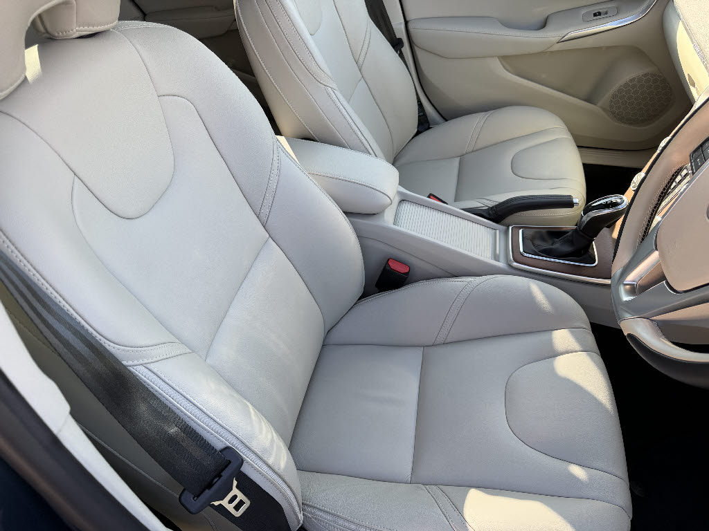 ボルボ ボルボ Ｖ４０ クロスカントリーＴ５ＡＷＤ　クラシックエ