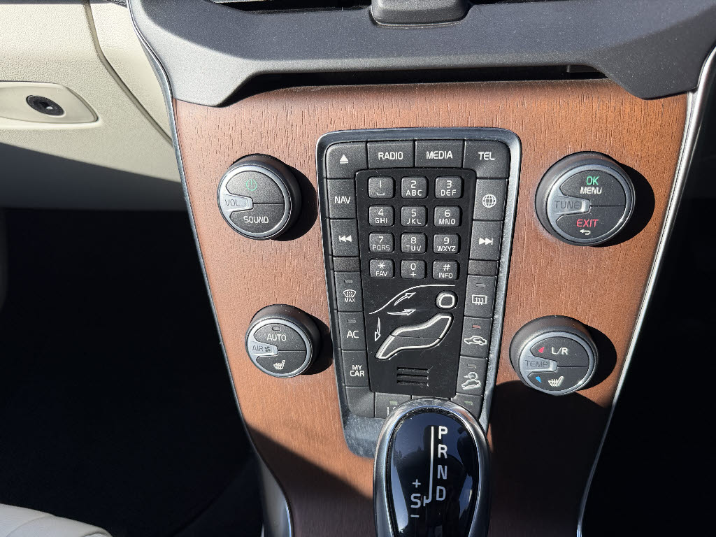 ボルボ ボルボ Ｖ４０ クロスカントリーＴ５ＡＷＤ　クラシックエ