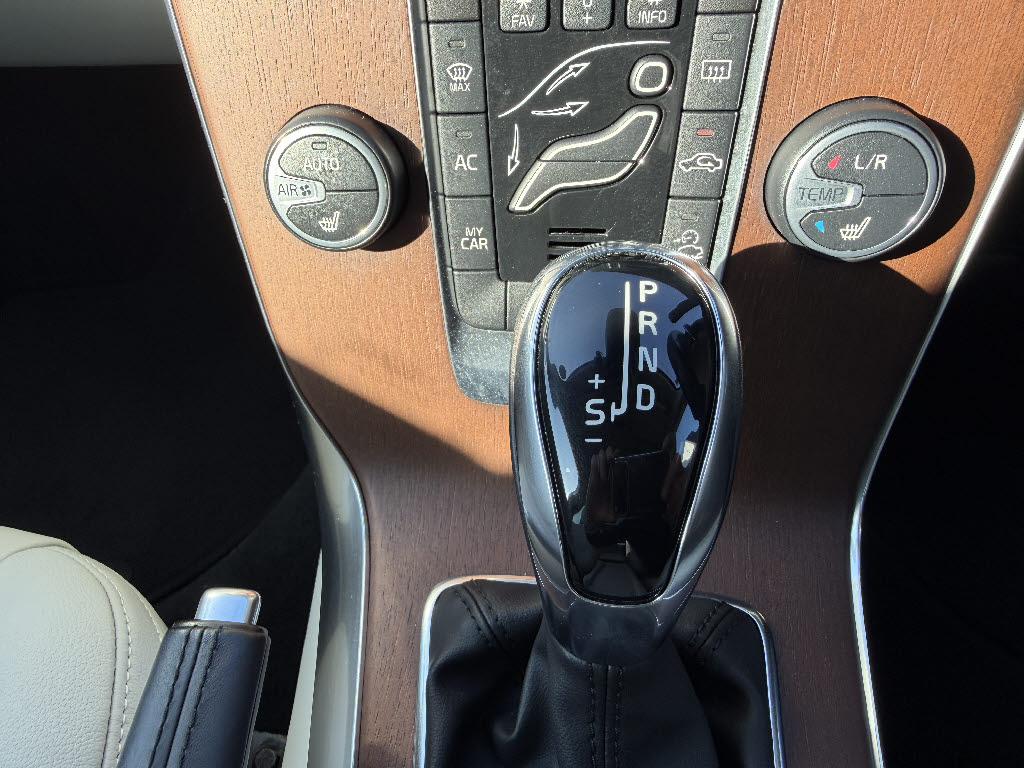 ボルボ ボルボ Ｖ４０ クロスカントリーＴ５ＡＷＤ　クラシックエ