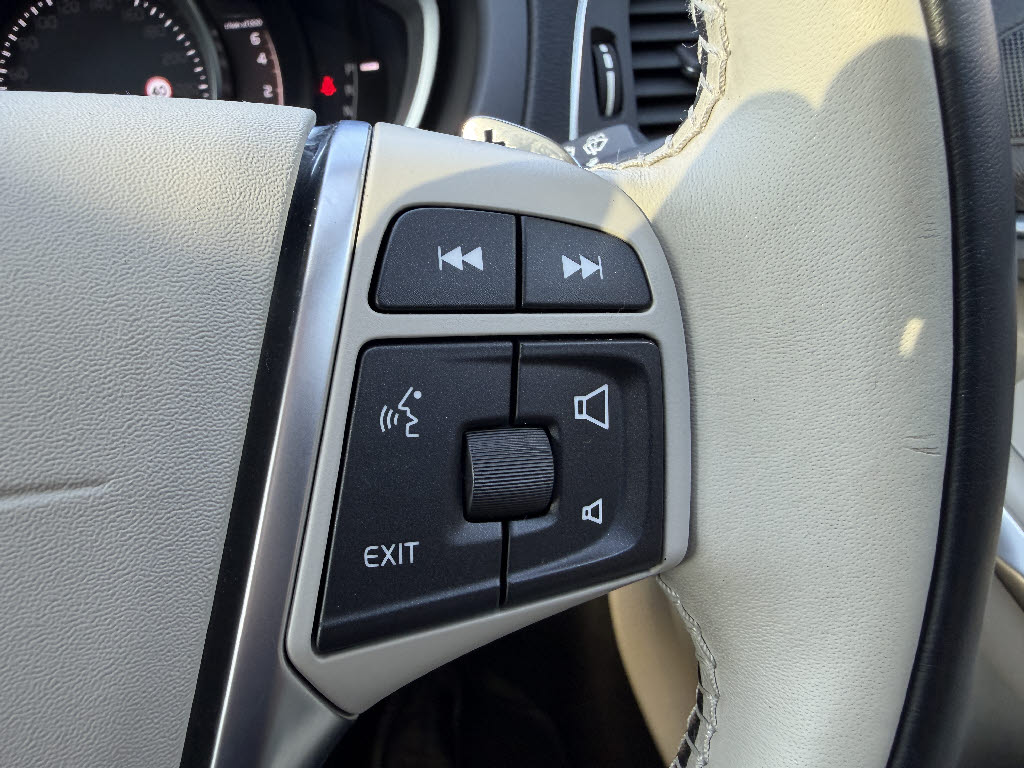 ボルボ ボルボ Ｖ４０ クロスカントリーＴ５ＡＷＤ　クラシックエ