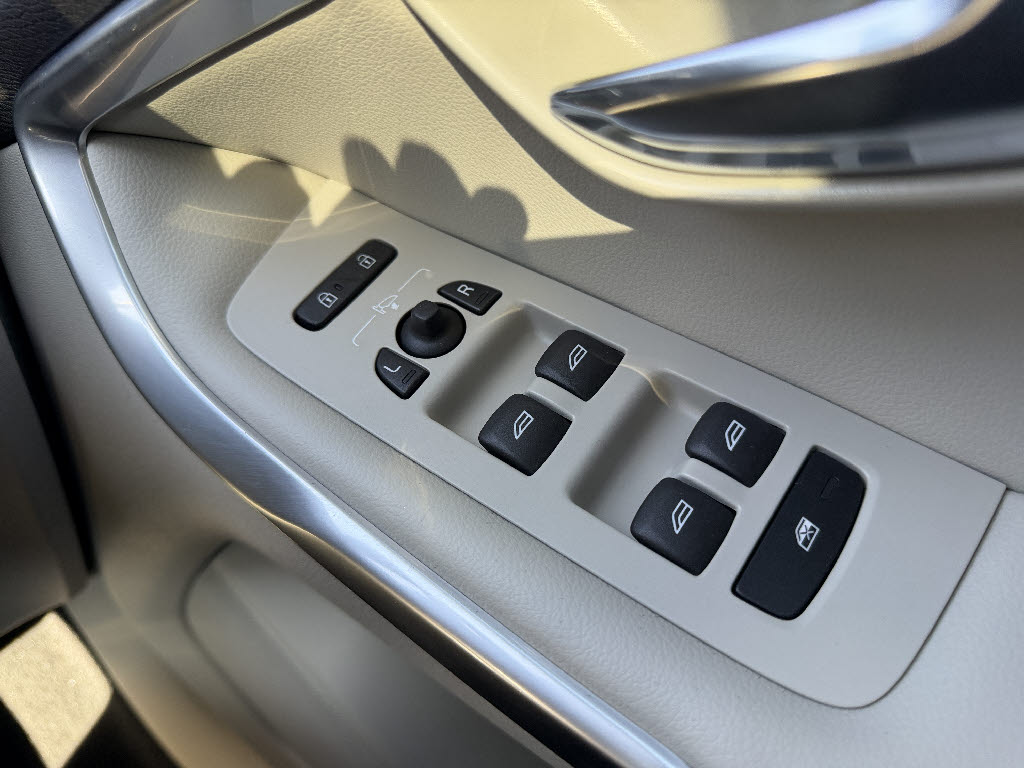 ボルボ ボルボ Ｖ４０ クロスカントリーＴ５ＡＷＤ　クラシックエ