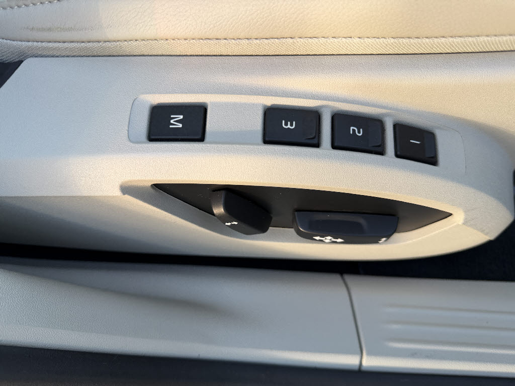 ボルボ ボルボ Ｖ４０ クロスカントリーＴ５ＡＷＤ　クラシックエ