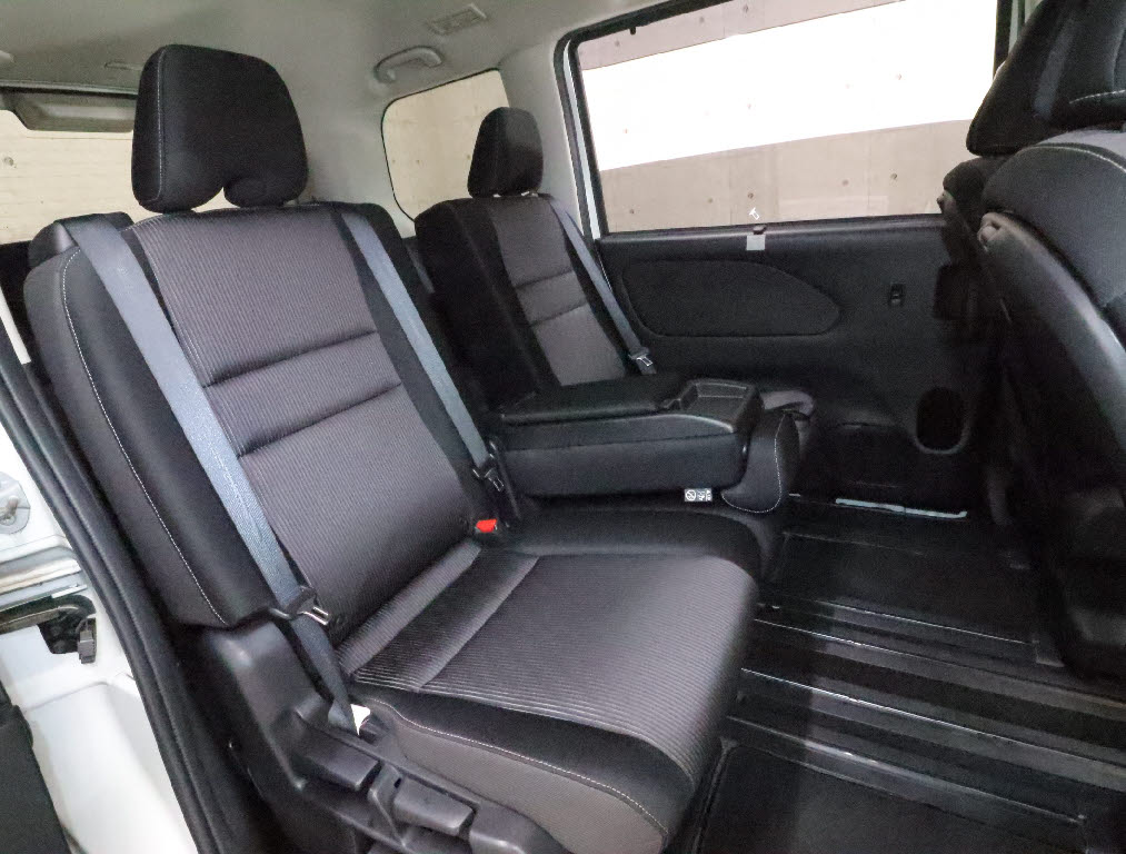 ニッサン セレナ ハイウェイスター　Ｖ