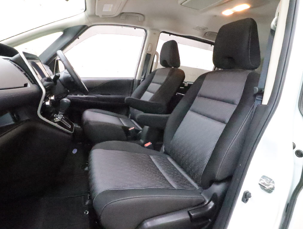 ニッサン セレナ ハイウェイスター　Ｖ