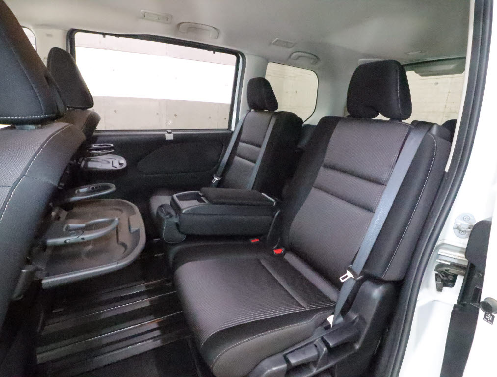 ニッサン セレナ ハイウェイスター　Ｖ