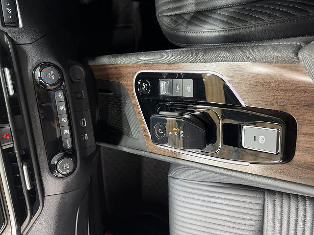 ニッサン オーラ Ｇ　レザーエディション