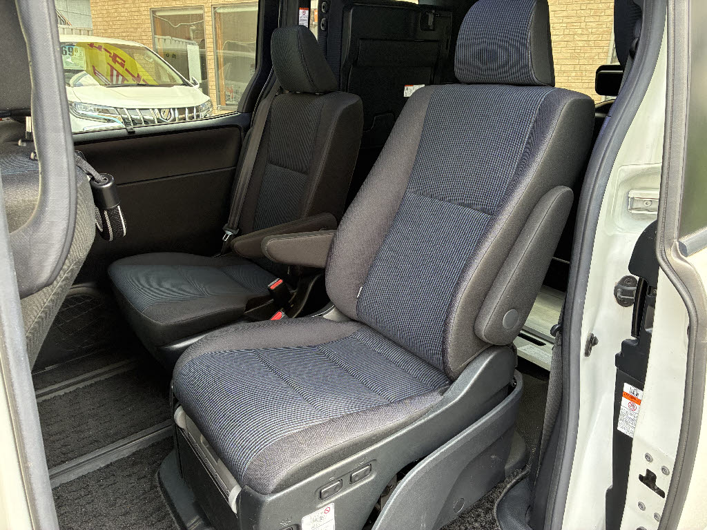 トヨタ ヴォクシー 福祉車両