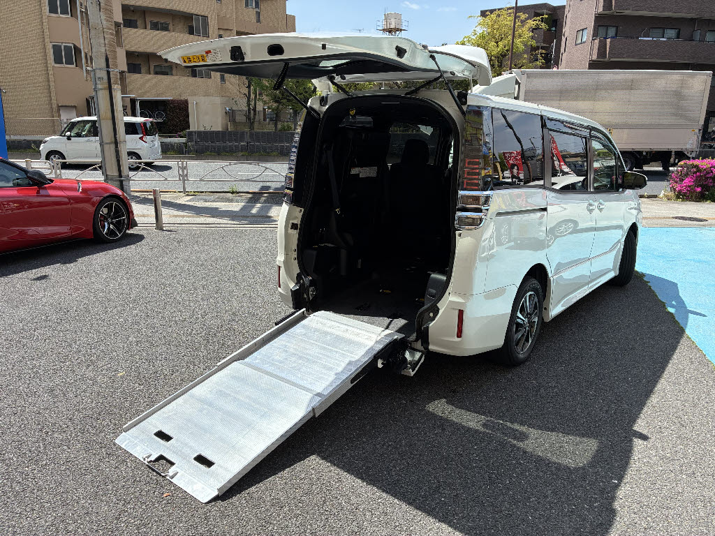 トヨタ ヴォクシー 福祉車両