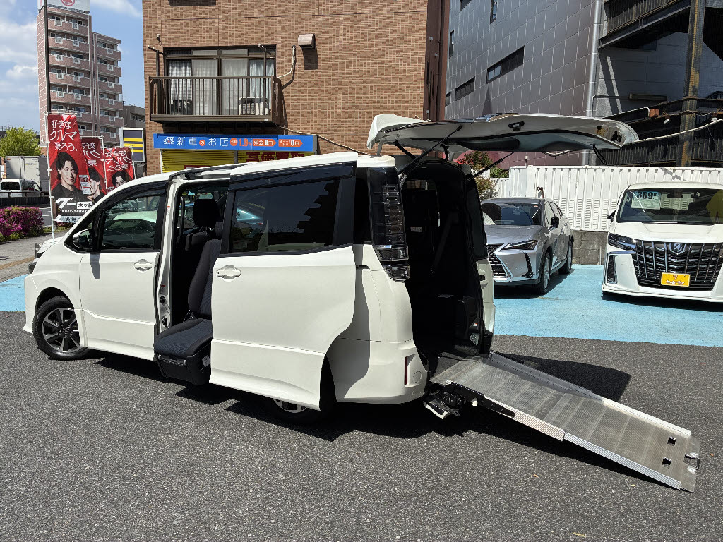 トヨタ ヴォクシー 福祉車両