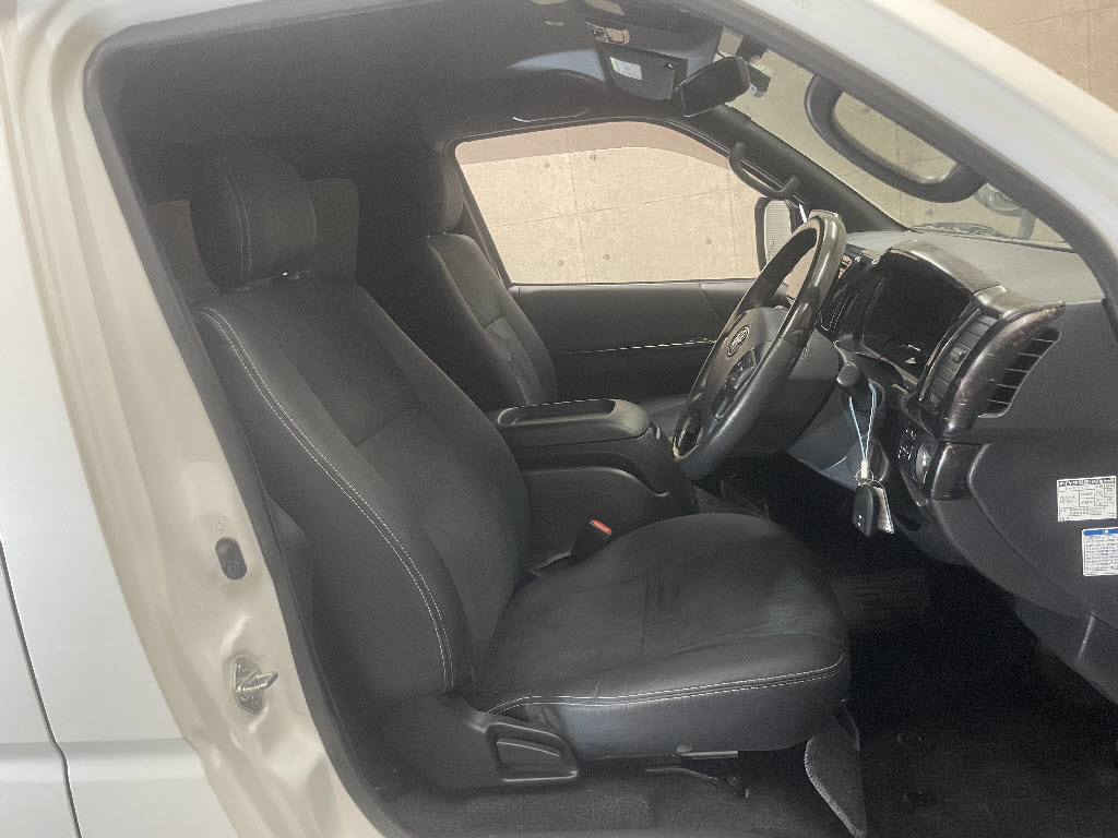 トヨタ ハイエースＶ 2.8D　スーパーＧＬ　ダークプライム２　