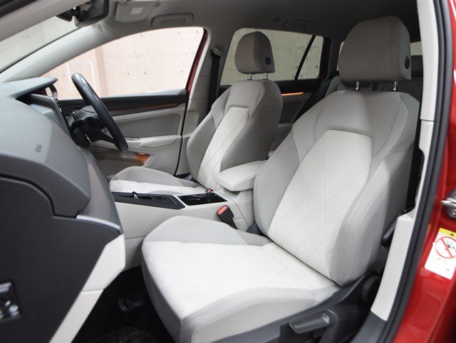 フォルクスワーゲン ＶＷゴルフヴァリアント ｅＴＳＩ　スタイル