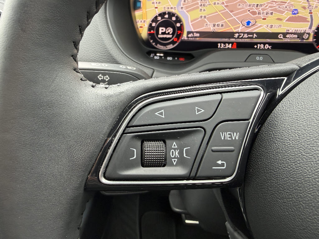 アウディ ｱｳﾃﾞｨ Q2 ハッシュタグ　ブラックスタイリング