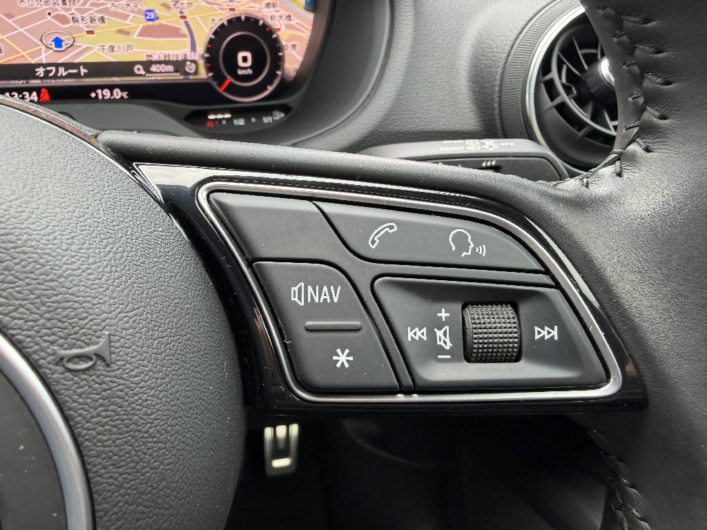 アウディ ｱｳﾃﾞｨ Q2 ハッシュタグ　ブラックスタイリング