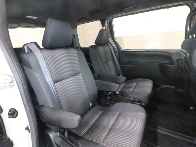 トヨタ ヴォクシー ＺＳ