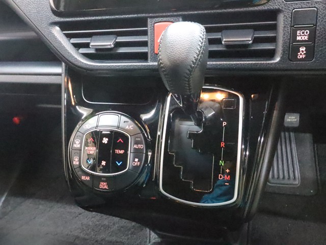 トヨタ ヴォクシー ＺＳ