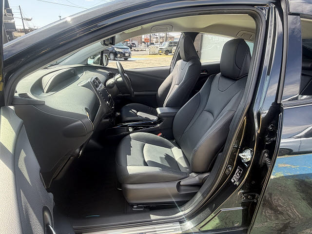 トヨタ プリウス Ａツーリング　ブラックエディション