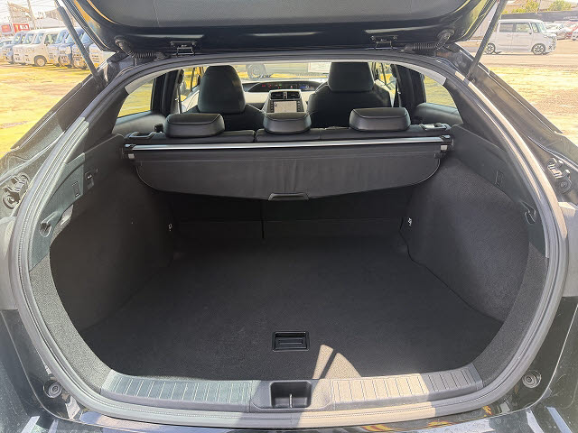 トヨタ プリウス Ａツーリング　ブラックエディション