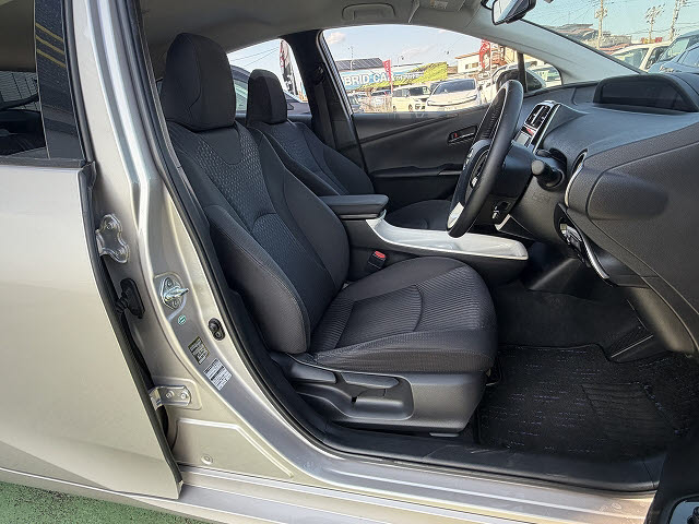 トヨタ プリウス Ａ