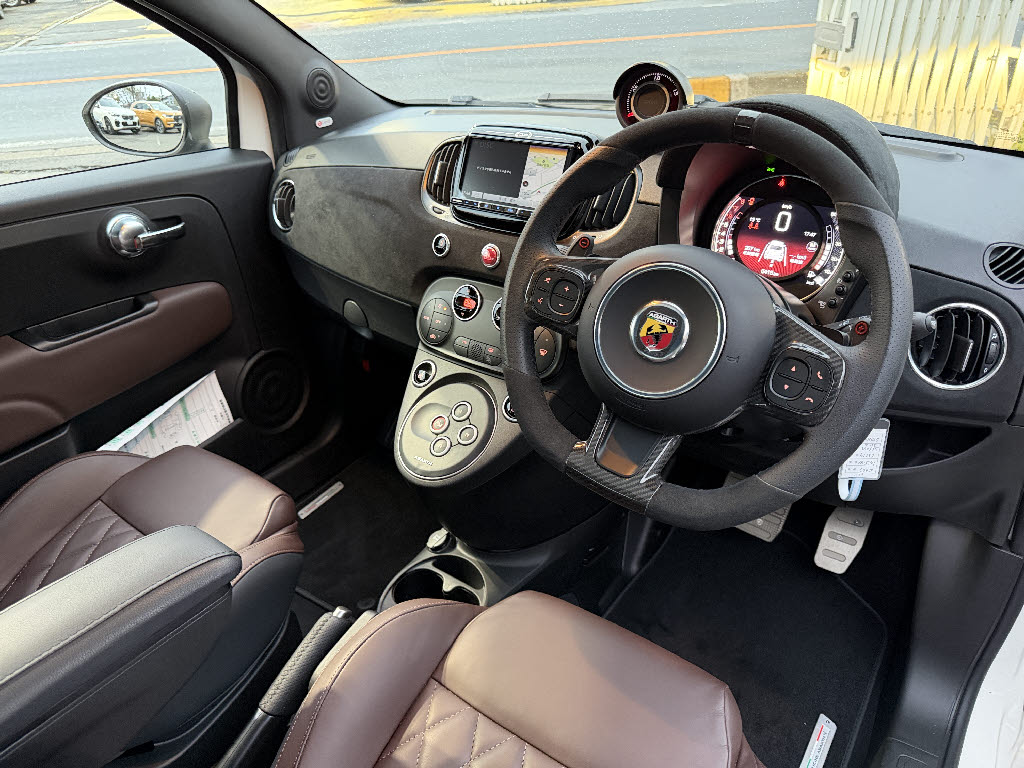 その他輸入車 アバルト ６９５ツーリズモ