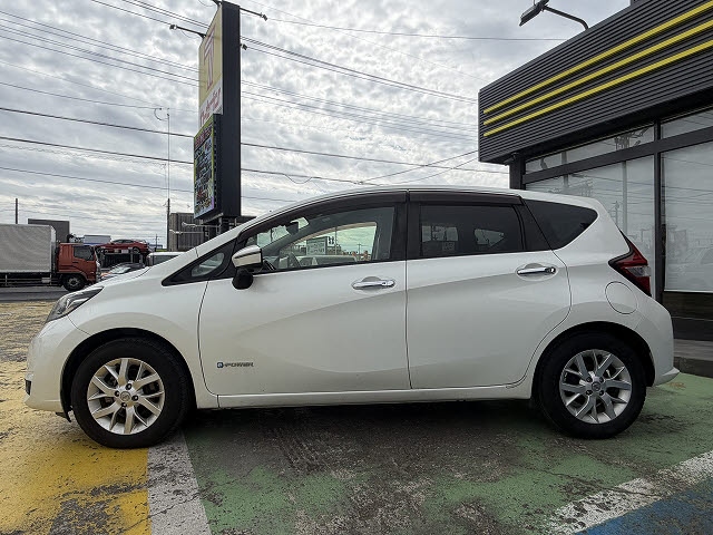 ニッサン ノート ｅ－ＰＯＷＥＲ　メダリスト