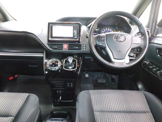 トヨタ ｳﾞｫｸｼｰﾊｲﾌﾞﾘｯﾄﾞ ZS