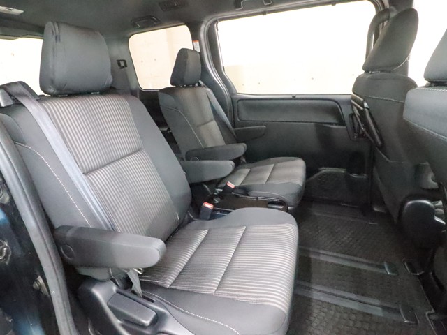 トヨタ ｳﾞｫｸｼｰﾊｲﾌﾞﾘｯﾄﾞ ZS