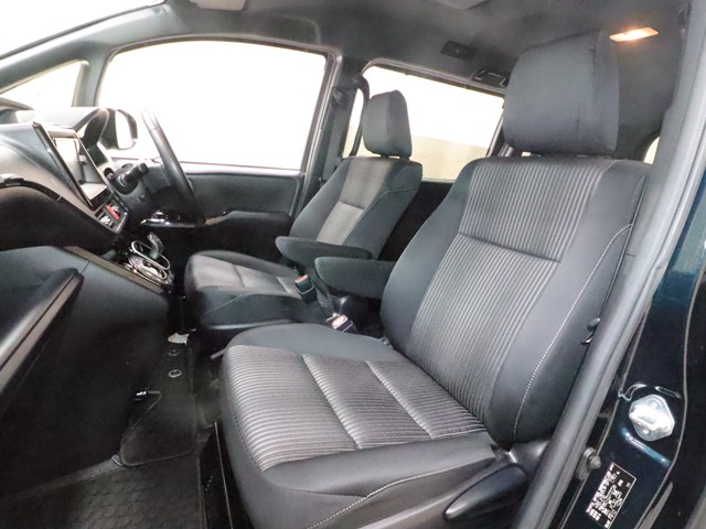 トヨタ ｳﾞｫｸｼｰﾊｲﾌﾞﾘｯﾄﾞ ZS