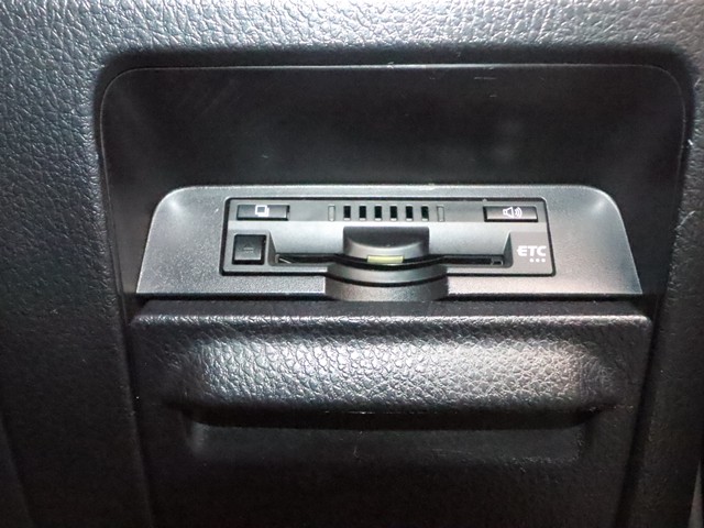 トヨタ ｳﾞｫｸｼｰﾊｲﾌﾞﾘｯﾄﾞ ZS