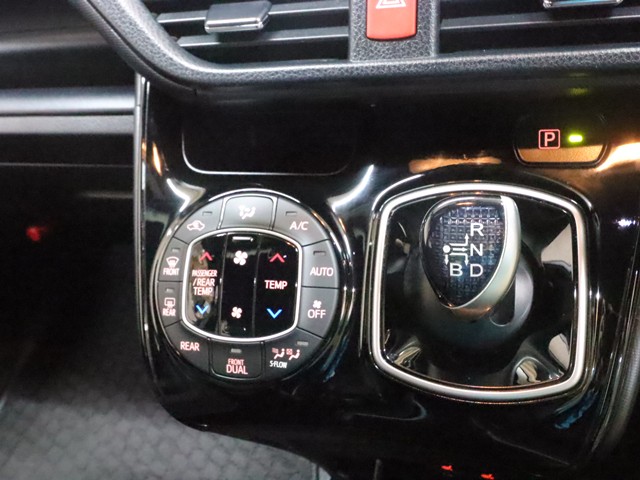 トヨタ ｳﾞｫｸｼｰﾊｲﾌﾞﾘｯﾄﾞ ZS