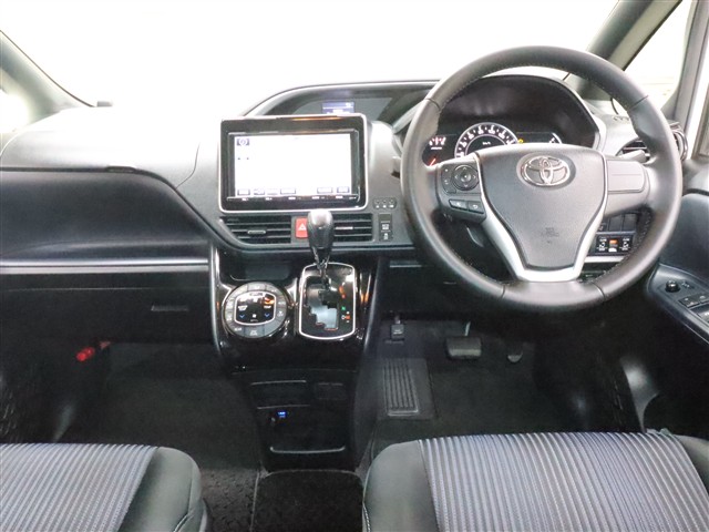 トヨタ ヴォクシー ＺＳ　煌２