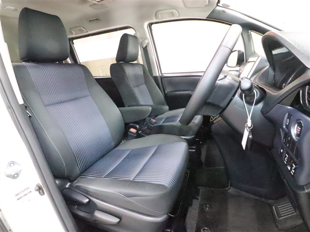 トヨタ ヴォクシー ＺＳ　煌２