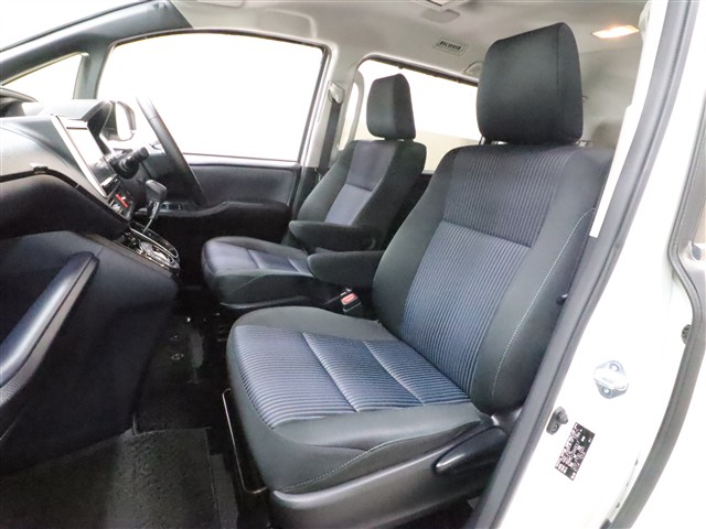 トヨタ ヴォクシー ＺＳ　煌２