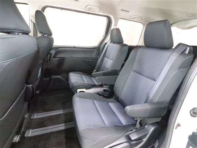 トヨタ ヴォクシー ＺＳ　煌２