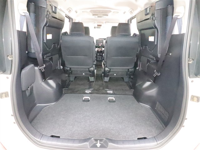 トヨタ ヴォクシー ＺＳ　煌２