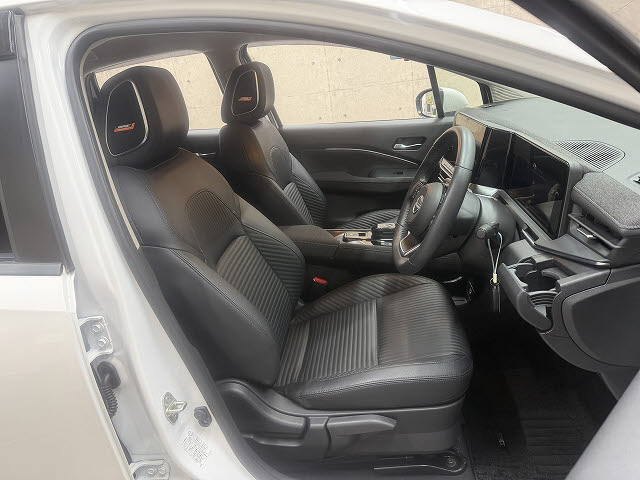 ニッサン オーラ Ｇ　レザーエディション