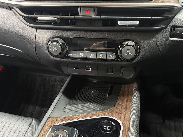 ニッサン オーラ Ｇ　レザーエディション