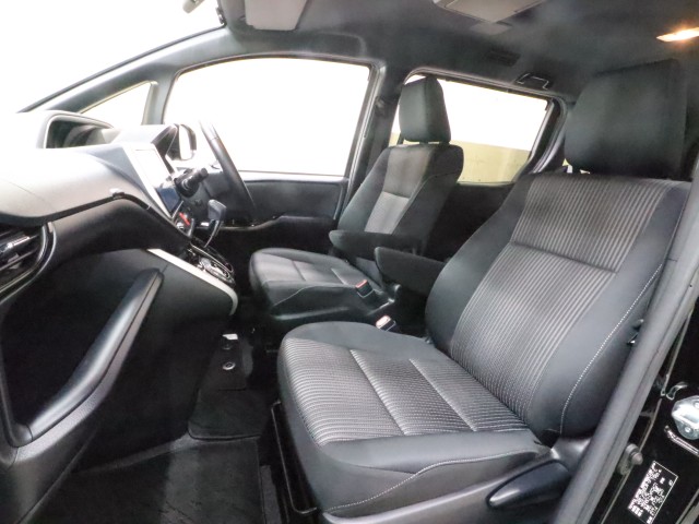 トヨタ ヴォクシー ＺＳ　煌２
