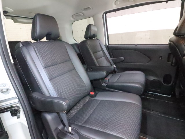 ニッサン セレナ ｅ－ＰＯＷＥＲ　ハイウェイスター　Ｖ