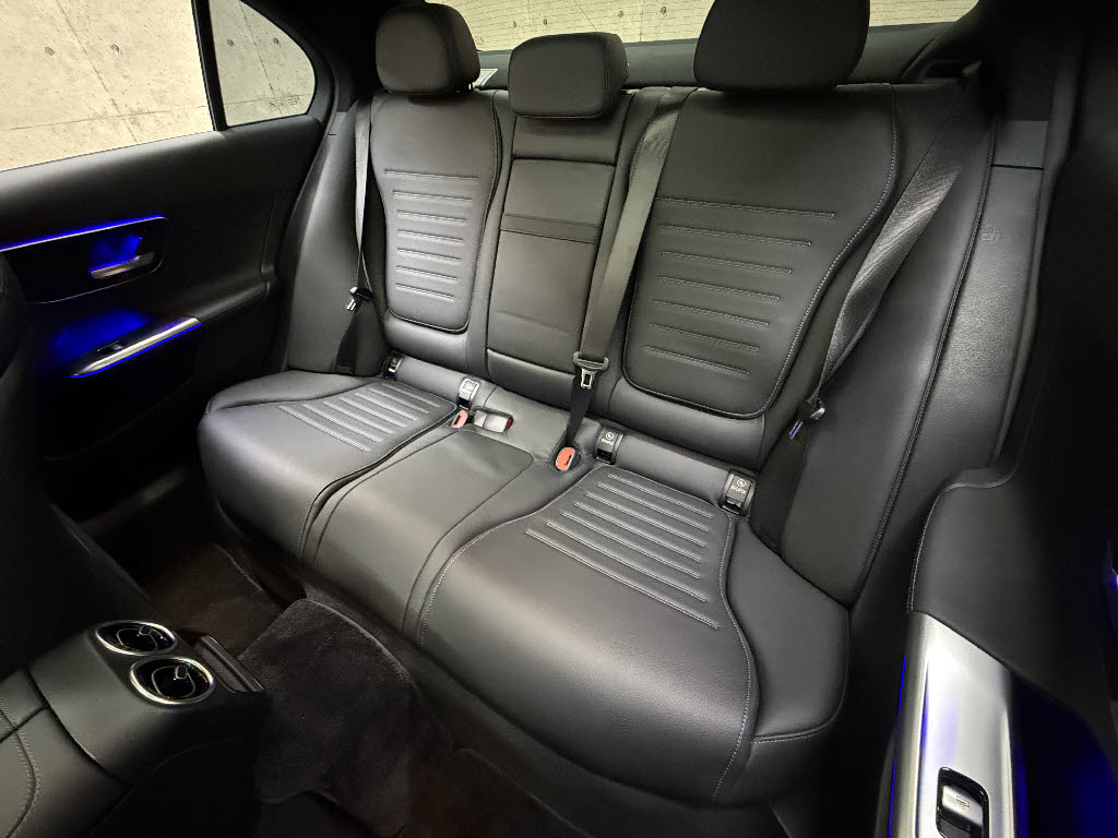 メルセデスベンツ ﾒﾙｾﾃﾞｽﾍﾞﾝﾂ Cｸﾗｽ Ｃ２２０ｄ　アバンギャルド　ＡＭＧライン