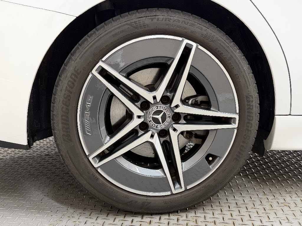 メルセデスベンツ ﾒﾙｾﾃﾞｽﾍﾞﾝﾂ Cｸﾗｽ Ｃ２２０ｄ　アバンギャルド　ＡＭＧライン