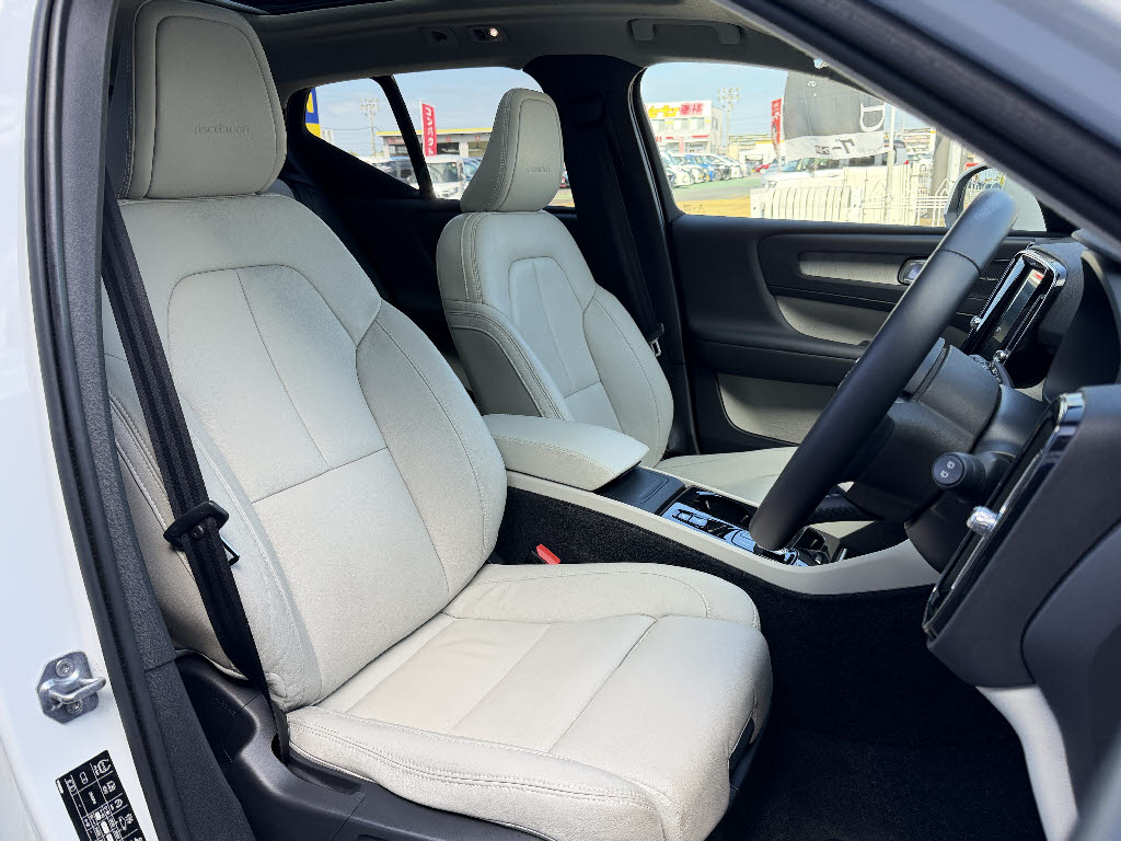 ボルボ ボルボ ＸＣ４０ Ｔ４　ＡＷＤ　インスクリプション